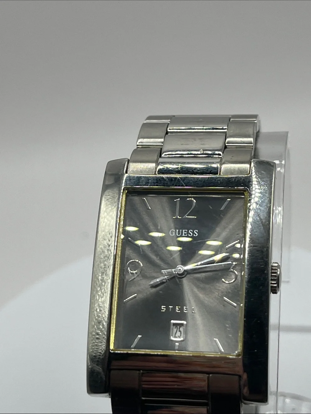 GUESS Men G85401G Fashion Sunburst Silver Tone Quartz Analog 28mm new battery